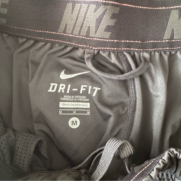 Nike Men's Dark Gray Athletic Shorts - Picture 6 of 7